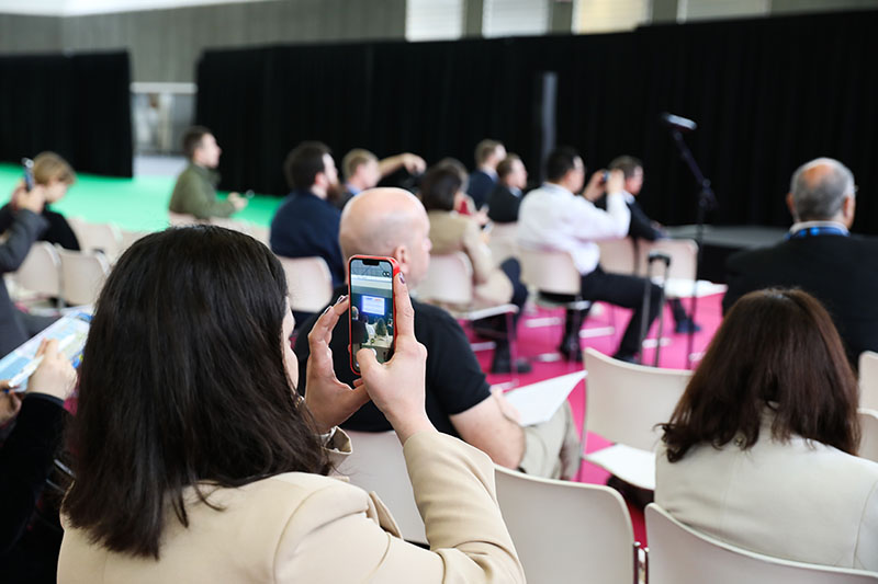 HZ7A2165_audience_small